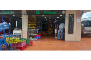 SUPERMERCADO esquinero en